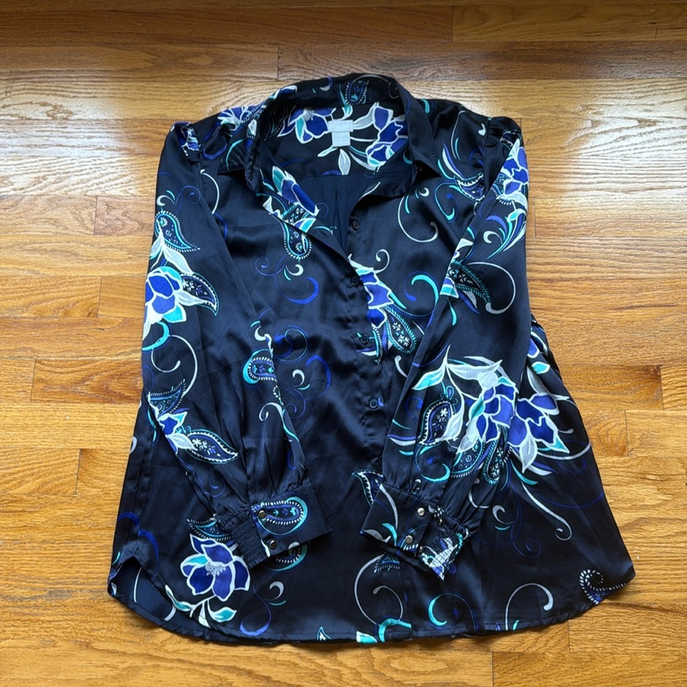 Chicos Button Front Blouse Long Sleeve Satin look